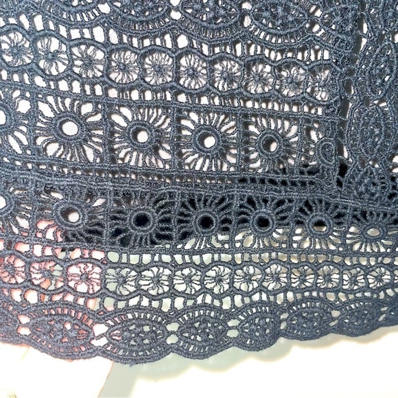 American Eagle Sleeveless Lace Overlay Top Keyhole Back Size Medium - Picture 2 of 9